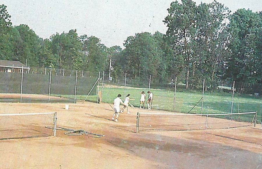 alter Tennisplatz alter Tennisplatz